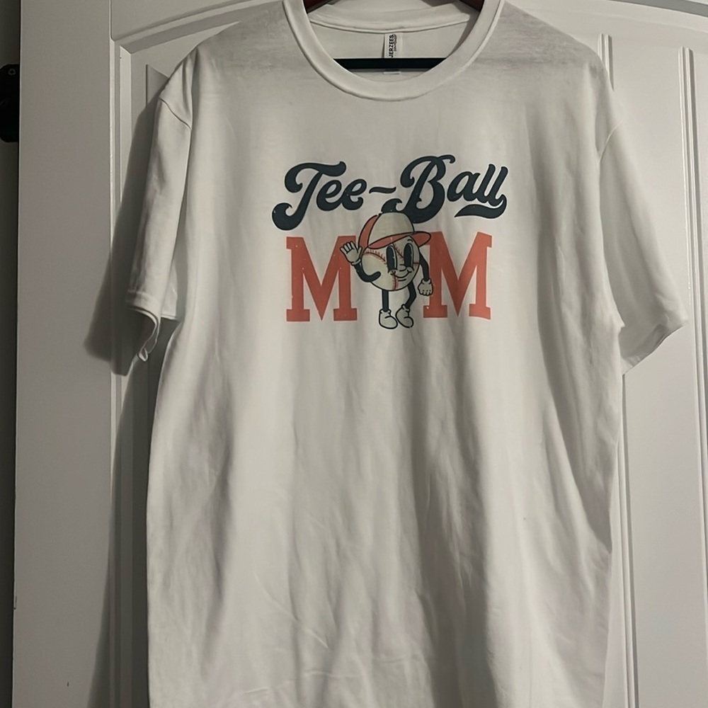 Tee Ball Mom T Shirt Size Large